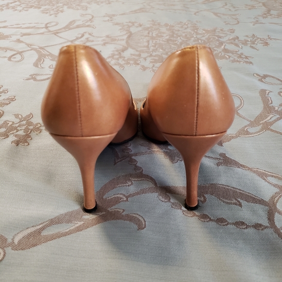 Stuart Weitzman Gold Pointed Toe Leather Heels - Picture 5 of 12
